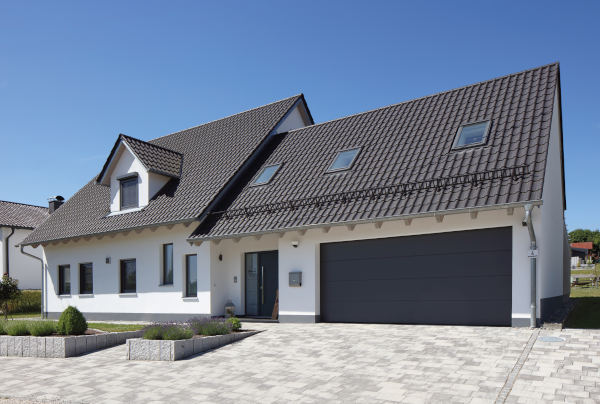 Kąt nachylenia połaci – parametr, który determinuje wybór pokrycia dachu